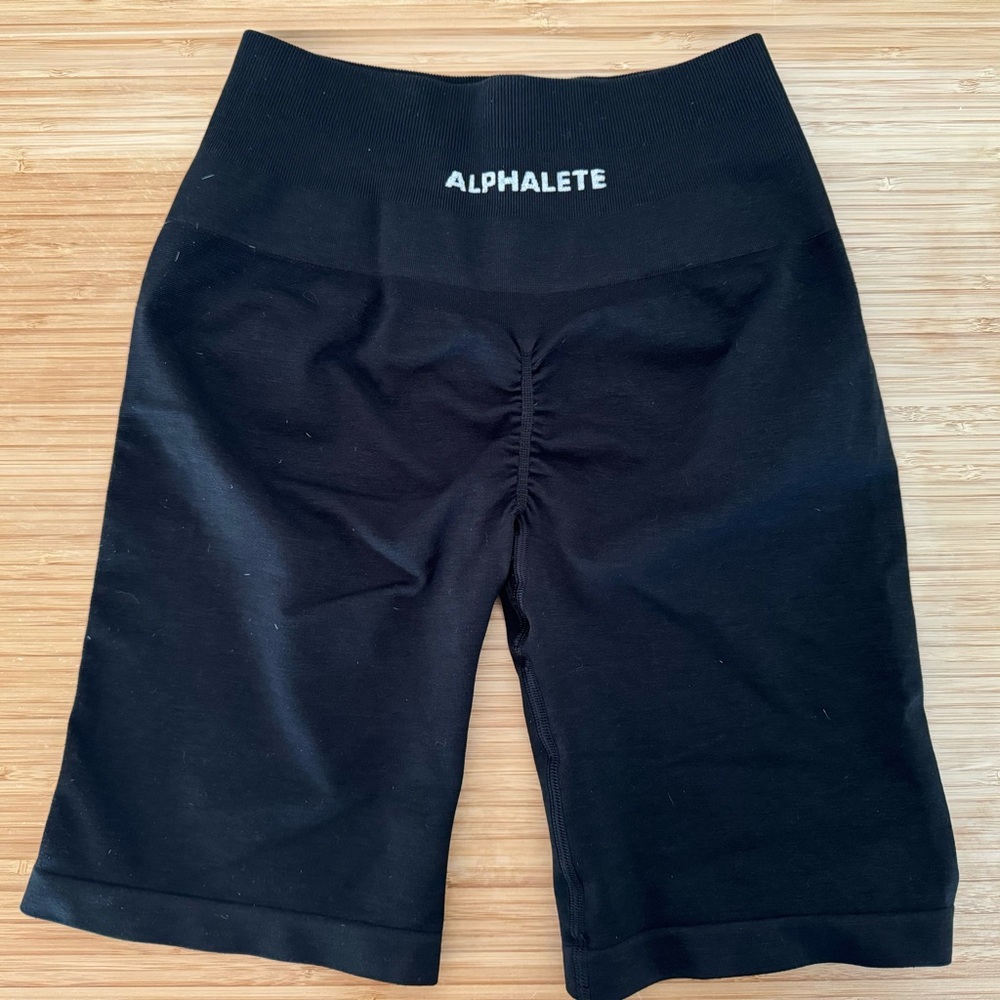 Alphalete Amplify Biker Short / Black / Size S